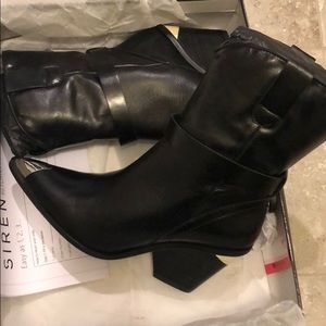 Women’s western style boots